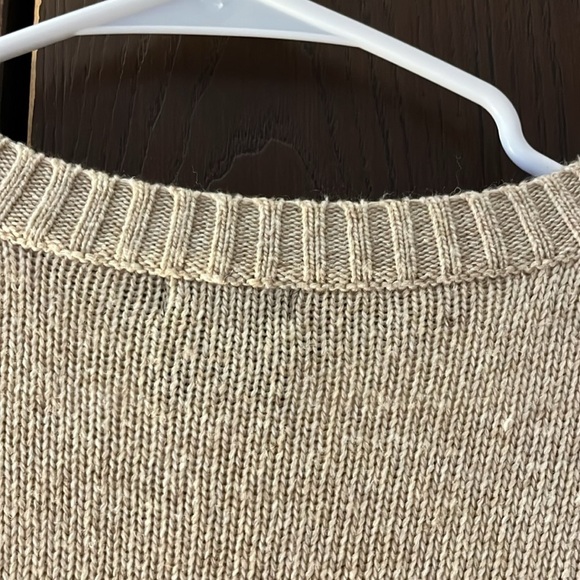 Cliche cream colored long sleeved sweater with ruffle at the bottom. MP - Picture 6 of 7